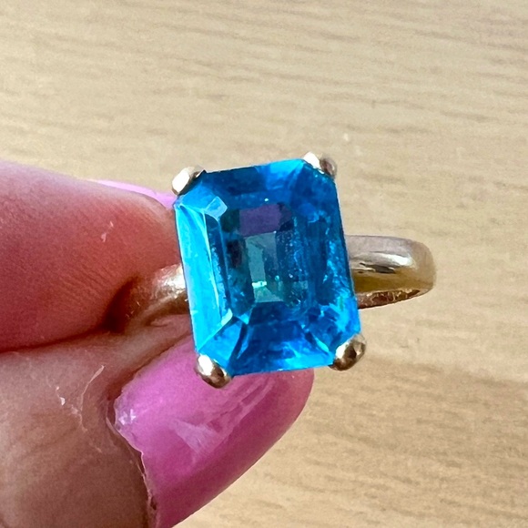 VINTAGE 14K YELLOW GOLD EMERALD STEP CUT BLUE TOPAZ RING CLASSIC ENGAGEMENT - Picture 16 of 16